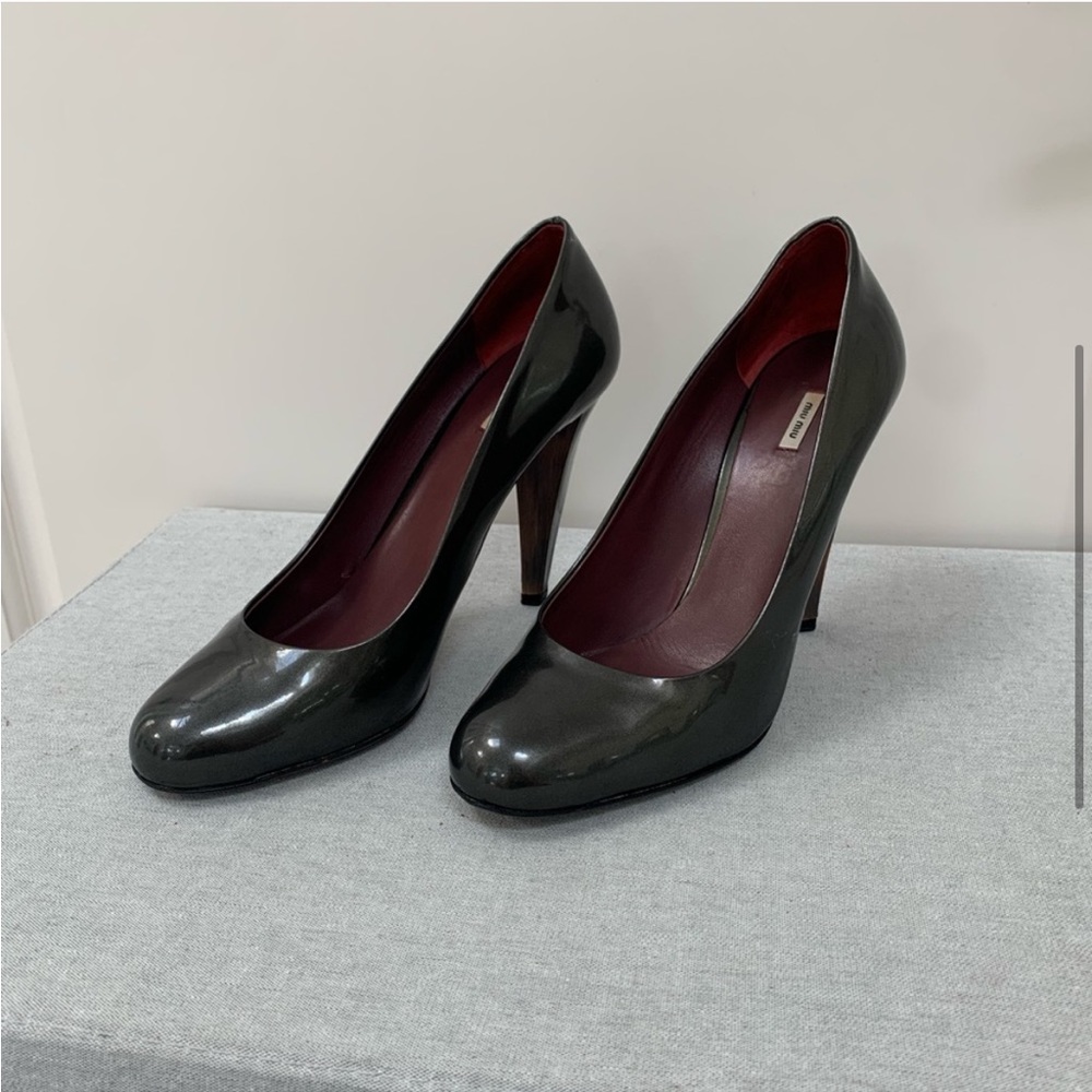 MIU MIU gunmetal grey patent heels - Picture 4 of 7